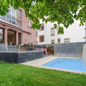 Pool mit automatischem Verdeck